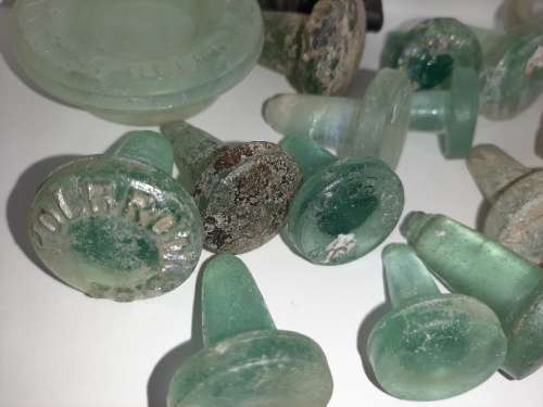 Lot of Antique bottle caps / lids - See pictures