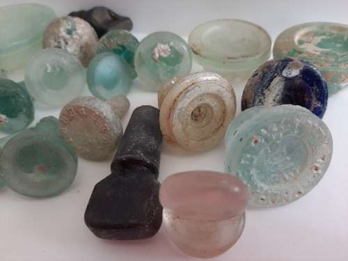 Lot of Antique bottle caps / lids - See pictures