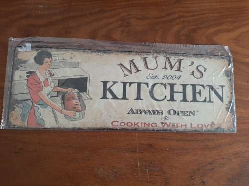 Decorative Tin Wall Plaque - Mum's Kitchen - 36cm x 13cm
