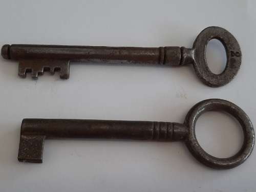 2 x Vintage Keys