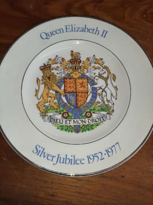 Queen Elizabeth II Silver Jubilee 1952 - 1977 Plate - Woods & Sons