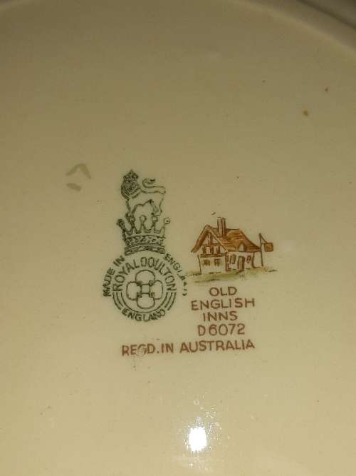 Beautiful Royal Doulton Plate - Old English Inns