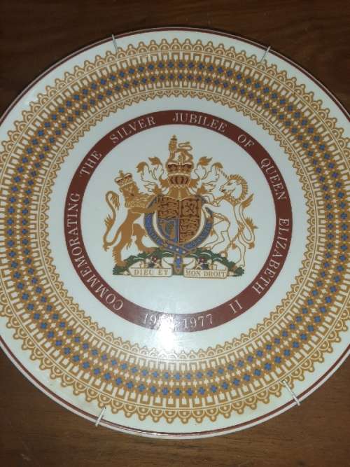 Royal Tuscan Plate - Wedgwood Group - Silver Jubilee of Queen Elizabeth - 1952 - 1977