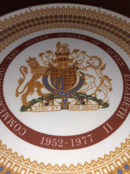Royal Tuscan Plate - Wedgwood Group - Silver Jubilee of Queen Elizabeth - 1952 - 1977