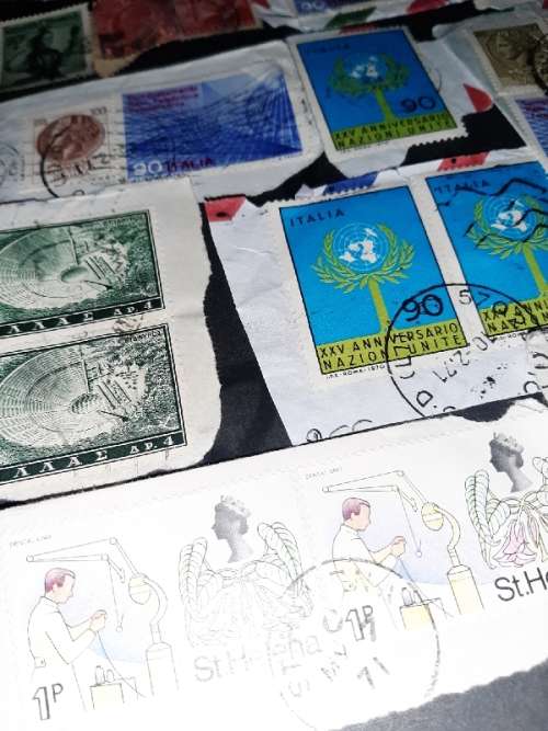 31 x International Stamps - See pictures