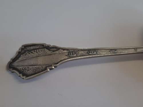 Vintage Sola commemorative Jan van Riebeeck tea infuser spoon (1652-1952)