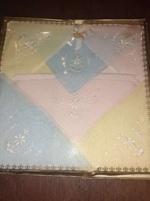 6 x Vintage Handkerchiefs in original box - Made in Switzerland