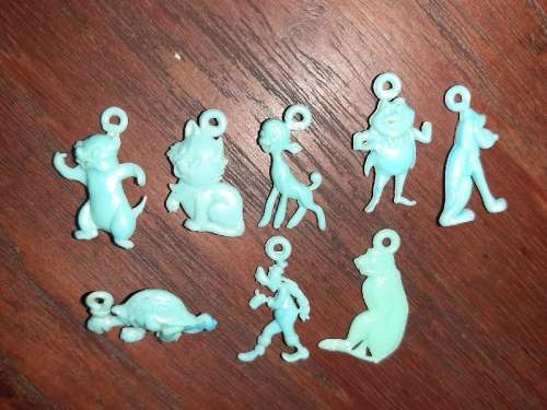 8 x Vintage Plastic Charms