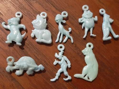 8 x Vintage Plastic Charms