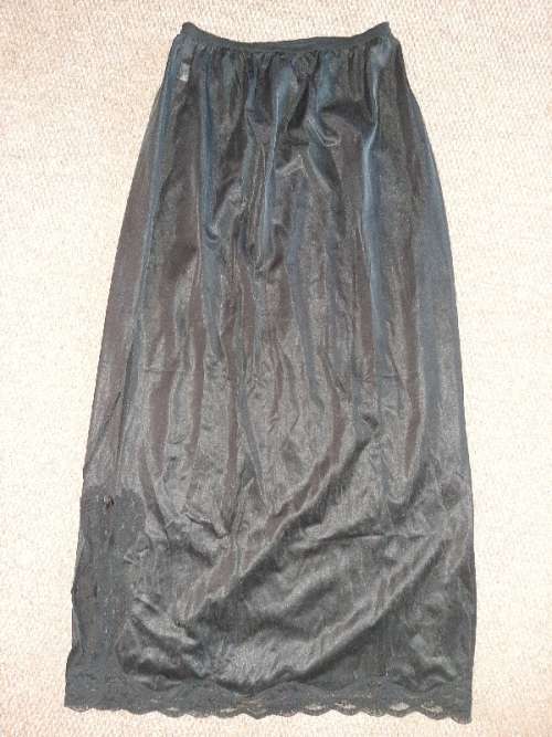 Vintage Black Petticoat / Onderrok / Slip - Size S