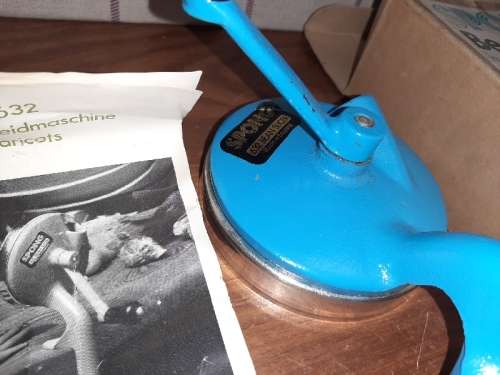 Vintage Spong Bean Slicer in Original Packaging