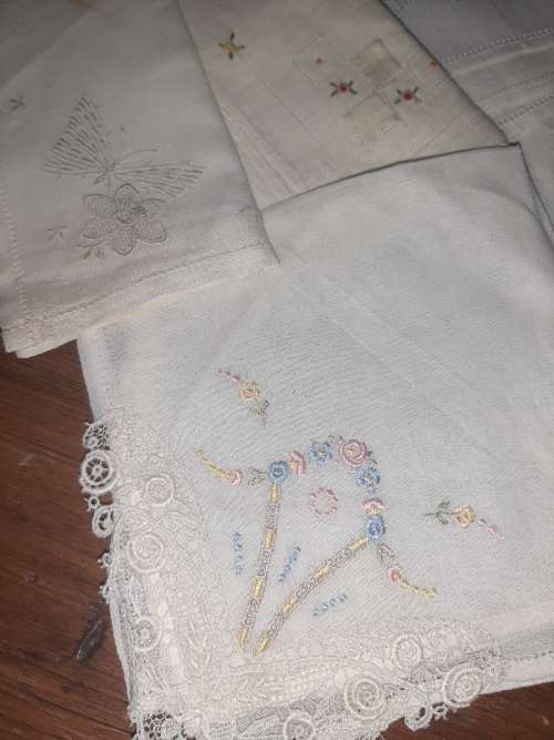 21 x Vintage Finely Embroidered Handkerchiefs - Beautiful!!
