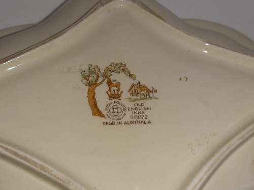 Royal Doulton - Old English Inns D6072 Dish