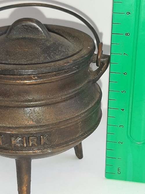 Miniature Ornamental Falkirk Potjie with lid