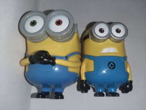 2 x Minion Figurines