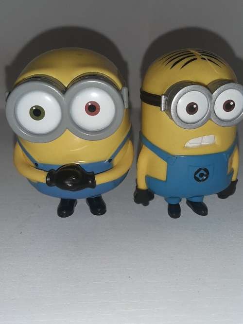 2 x Minion Figurines
