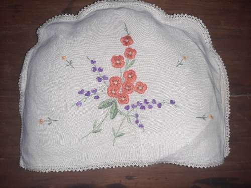 Beautiful Vintage Embroidered Teapot Cover / Teapot Cozy