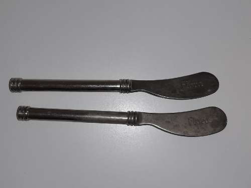 2 x Flora Butter Knifes / Butter Spreaders