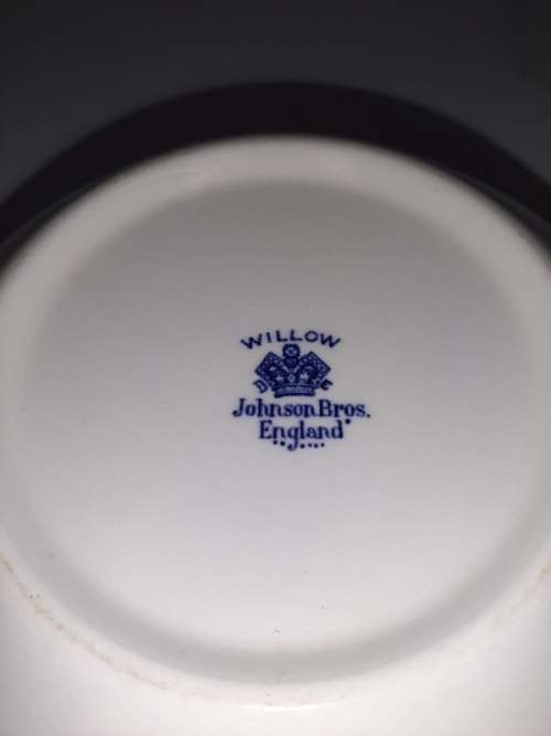 Beautiful Willow Johnson Bros England Serving Bowl / Dish - No Lid