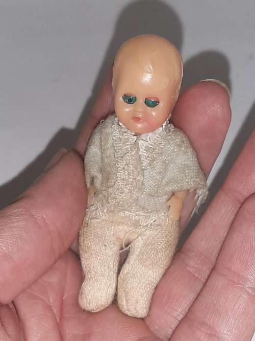 Small Vintage Doll - 8cm