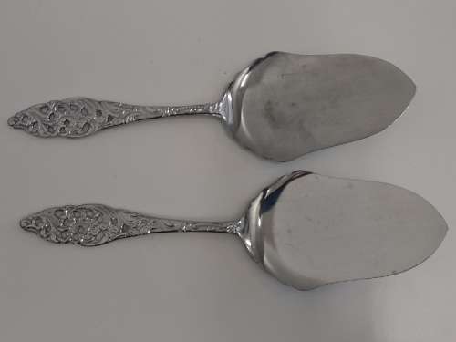 2 x Elwezetta Cake Lifters