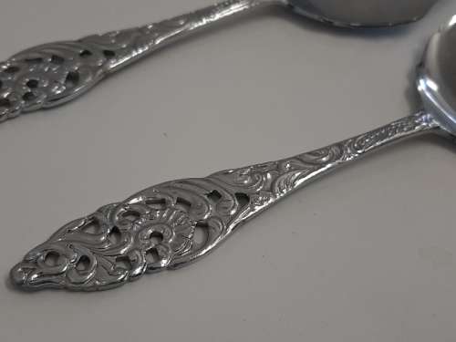 2 x Elwezetta Cake Lifters