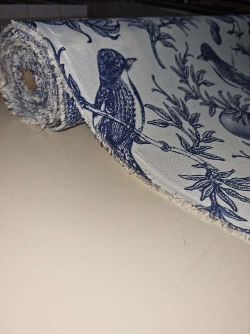 Delft Blue Bird Detail Fabric per meter