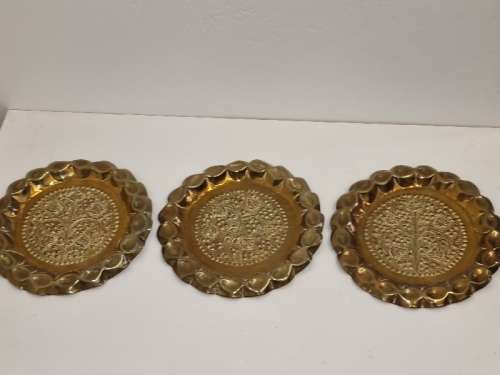 Set of 3 Beautiful Brass Wall plates - Diameter - 21cm each