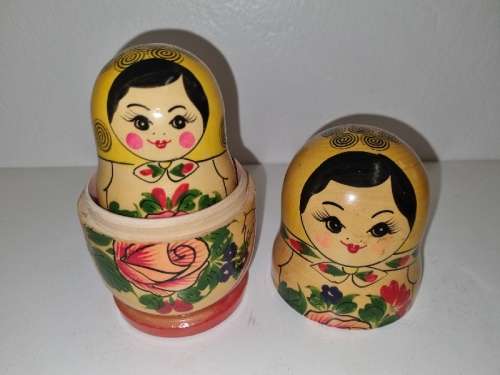 Set of 5 Russian Nesting Dolls