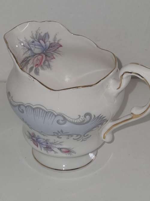 Beautiful Vintage Paragon Concerto Milk Jug