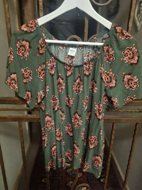 Beautiful top - Size 36