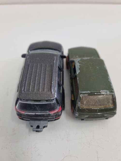2 x Toy cars - Hotwheel & Majorette