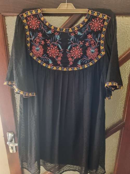 Beautiful Edition Dress with embroidered Detail - Size 12