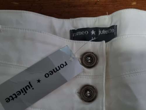 Romeo and Juliette White Shorts - Size M