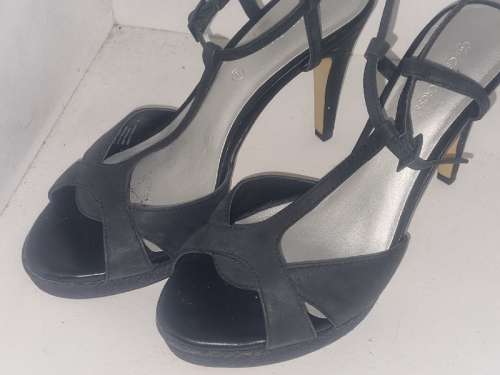 Beautiful High Heel Green Cross shoes - Black - Size 8