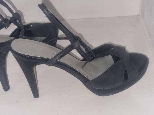 Beautiful High Heel Green Cross shoes - Black - Size 8