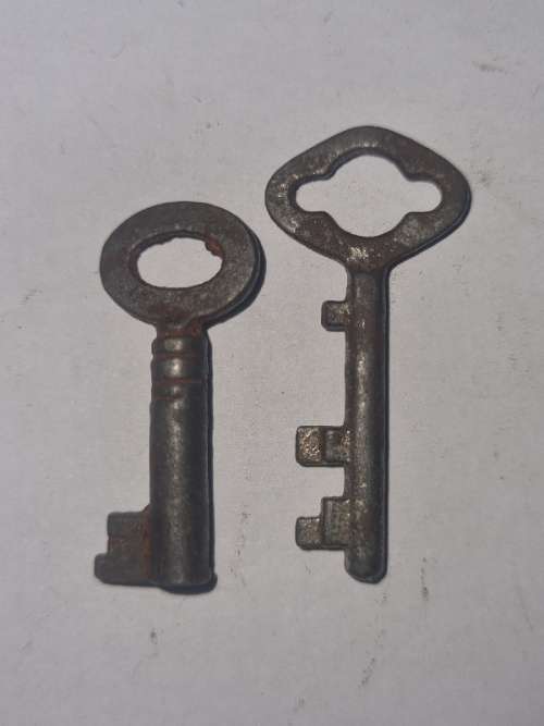 2 x Small Vintage Keys
