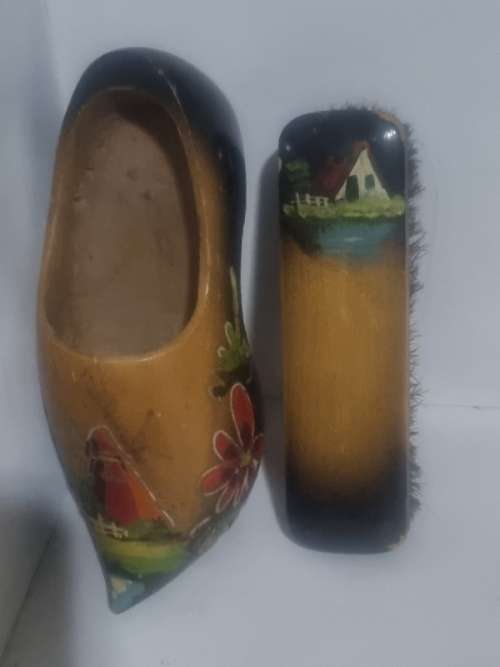 2 Piece Handpainted wooden Holland Clog and Brush set