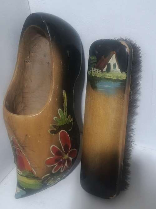 2 Piece Handpainted wooden Holland Clog and Brush set