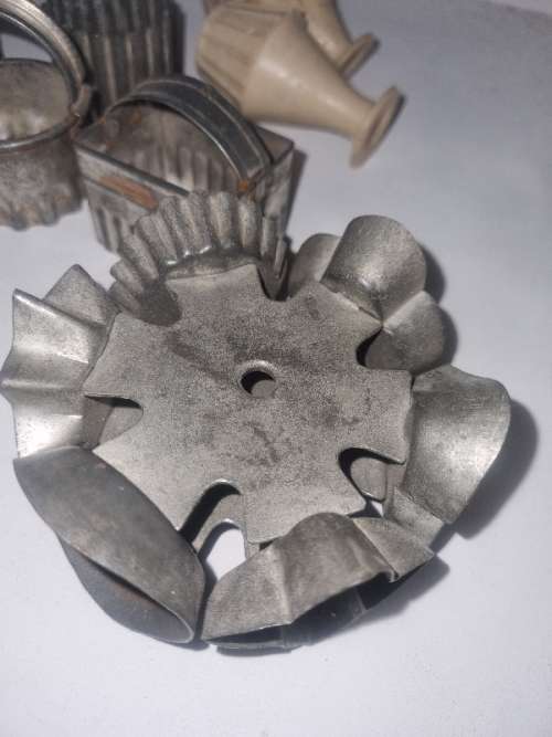 Lot of Vintage Cookie cutters / Pastry cutters incl. Rolling Cookie cutter