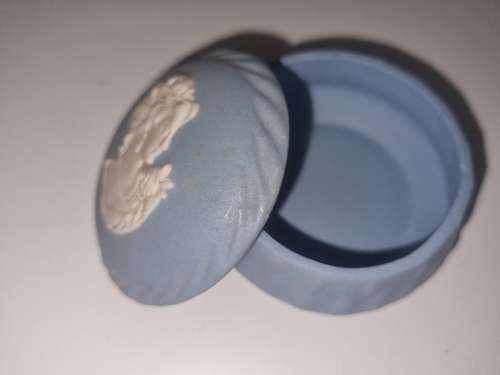 Beautiful Elweco Trinket Dish with lid