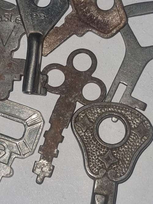 10 x Vintage Keys