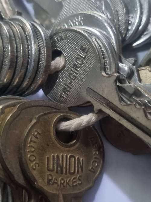 Bunch with 47 x Vintage Keys
