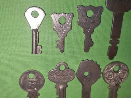 15 x Vintage Keys