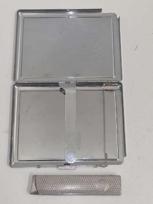 Vintage Metal Cigarette case with lighter