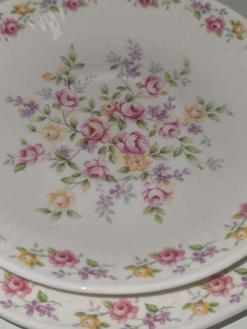 Elizabethan Fine Bone China - Cotsworld - Trio - England