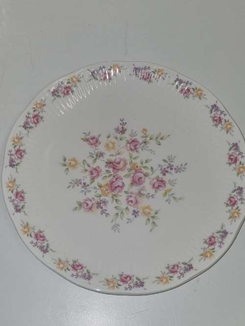 Elizabethan Fine Bone China - Cotsworld - Cake Plate - England