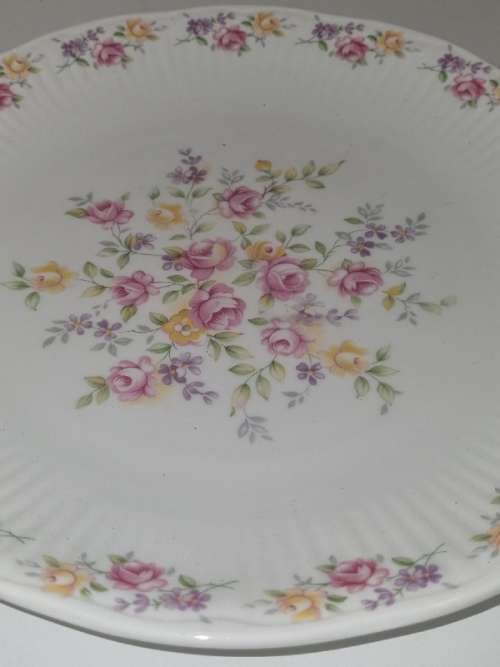 Elizabethan Fine Bone China - Cotsworld - Cake Plate - England