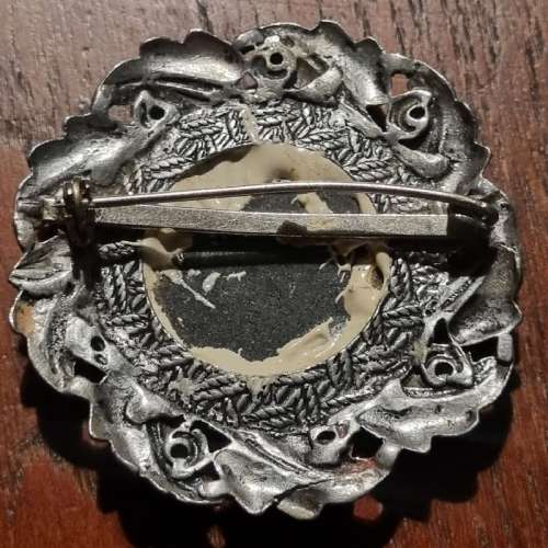 Beautiful Vintage Brooch with Black Stone