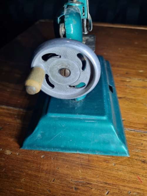 Vintage Casige Miniature Sewing Machine / Toy Sewing Machine - See pictures